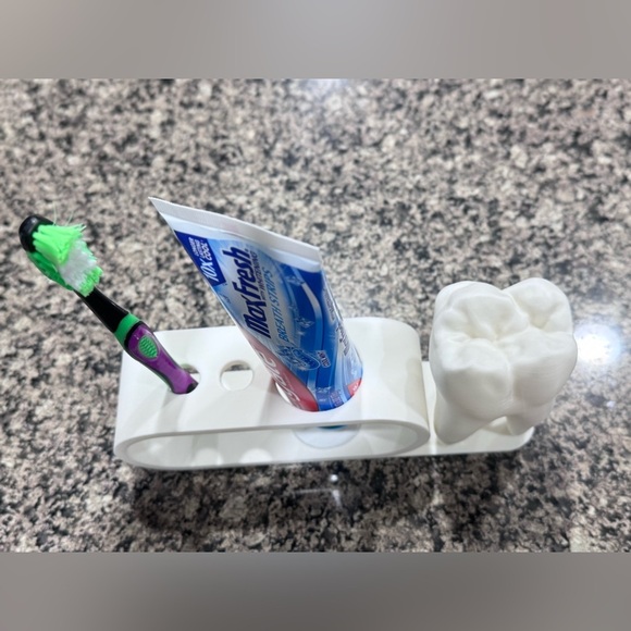 3D Printed Toothpaste & Brush Holder. - Picture 6 of 9